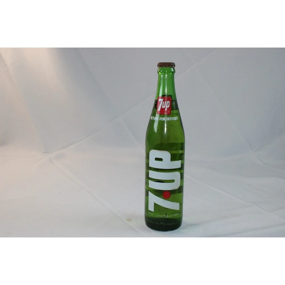 VTG 7 Up Rare Red Dot‎ Bottle 1975 Still Sealed Green Glass
